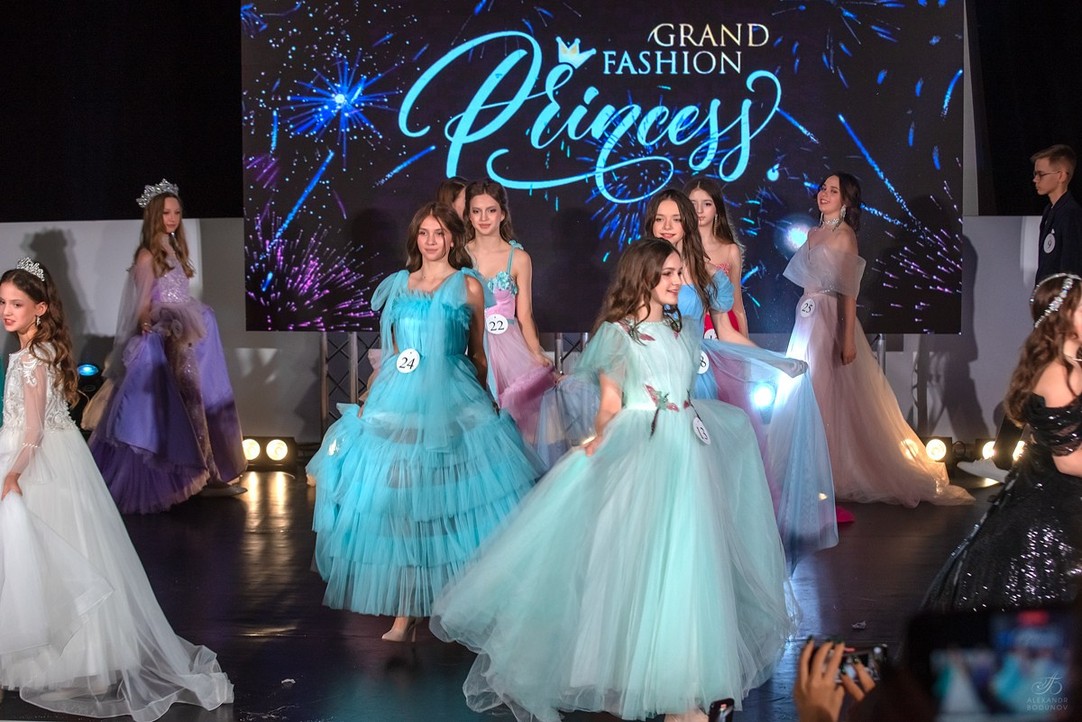 GrandFashionShow2024. Семейный и коммерческий фотограф в Сочи Александр Бодунов