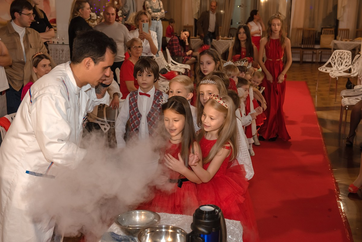 Выпускной в детской школе моделей HAPPYkids 2024. Семейный и коммерческий фотограф в Сочи Александр Бодунов