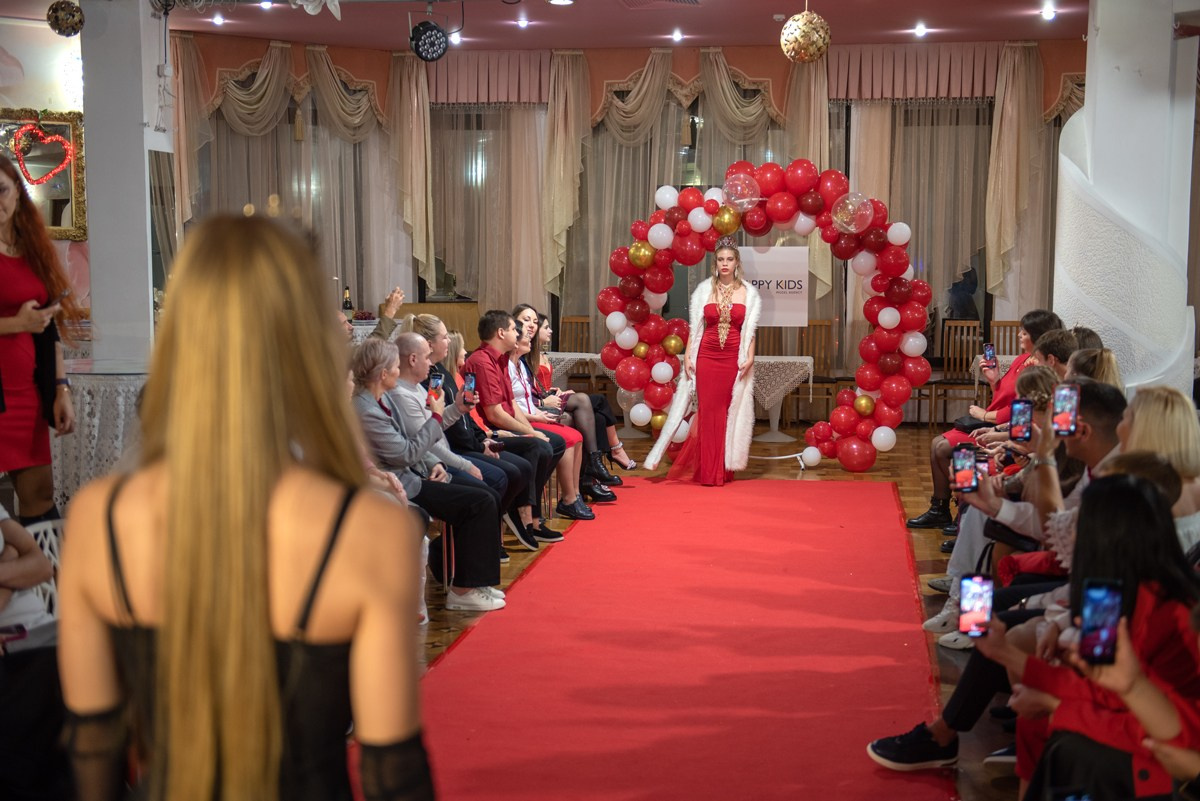 Выпускной в детской школе моделей HAPPYkids 2024. Семейный и коммерческий фотограф в Сочи Александр Бодунов