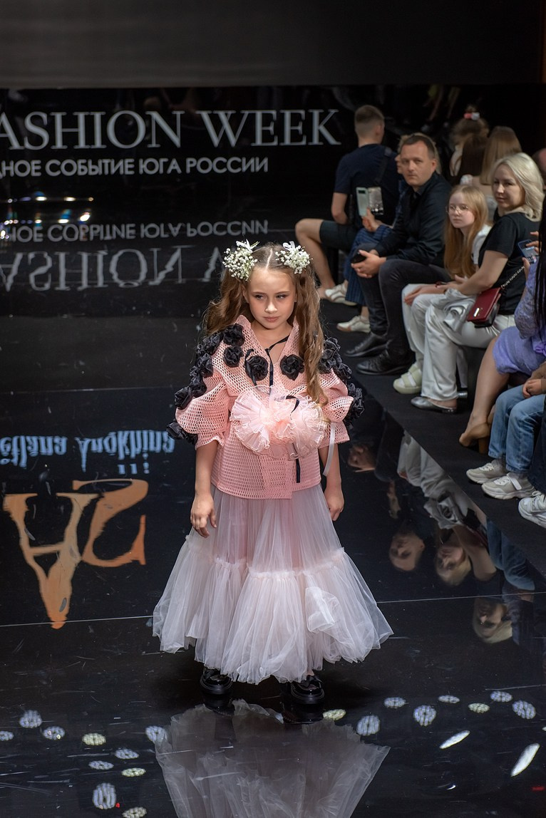 SochiFashionWeek2024 дизайнер Анохина. Семейный и коммерческий фотограф в Сочи Александр Бодунов