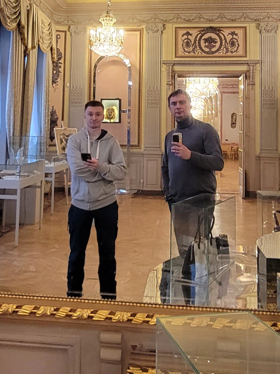 После катка - особняк Румянцева и выставка зеркал