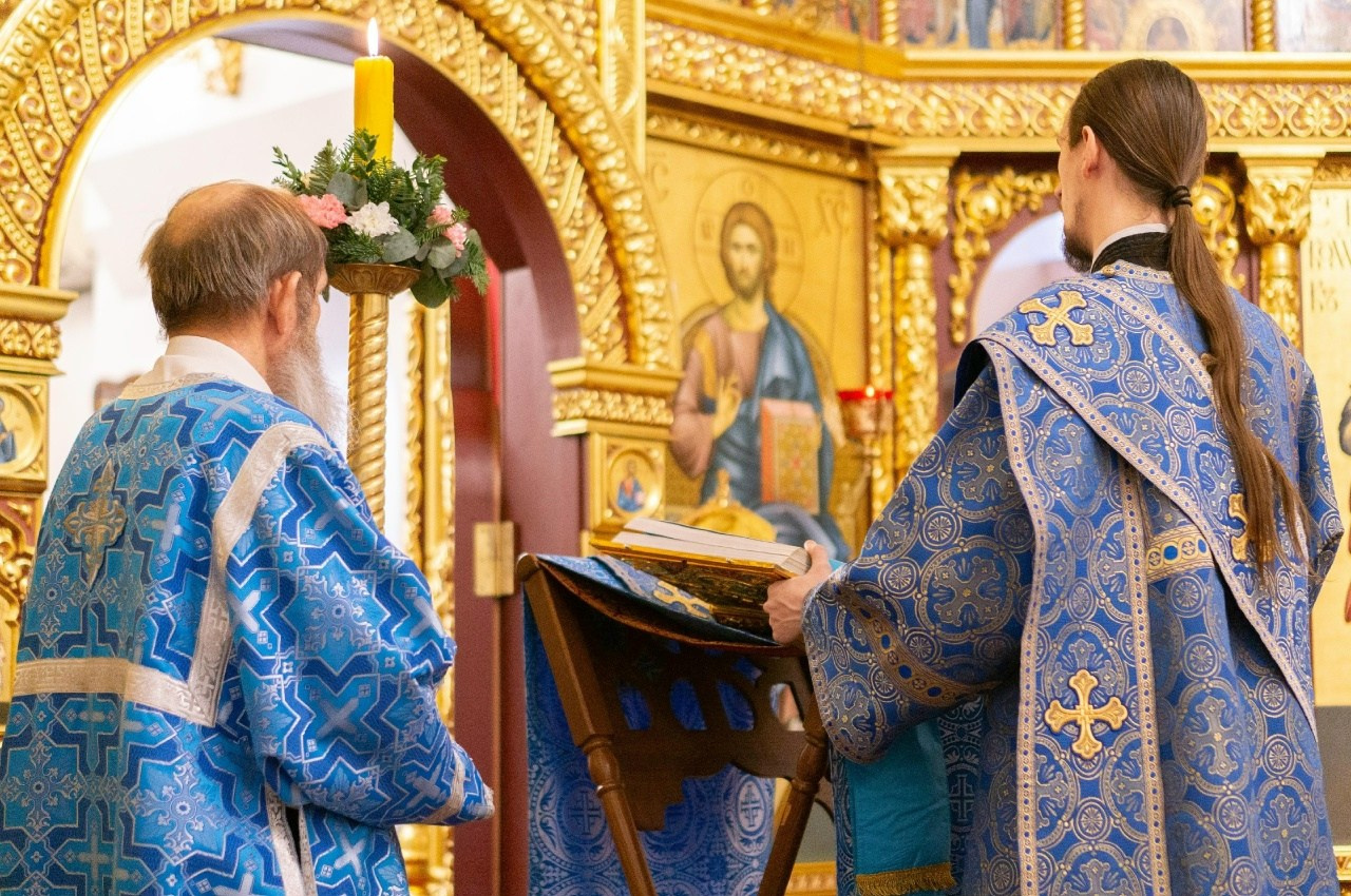 Божественная Литургия в Престольный Праздник в честь иконы Божией Матери именуемой «Скоропослушница». Саратовское Северо-Западное благочиние