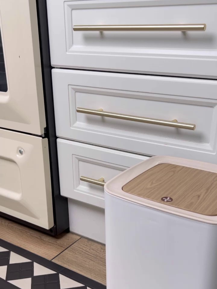 Видео в интерьере/с моделями. KED Production — продакшн из СПб. Создаём фото, видео и контент, который помогает брендам и селлерам продавать больше