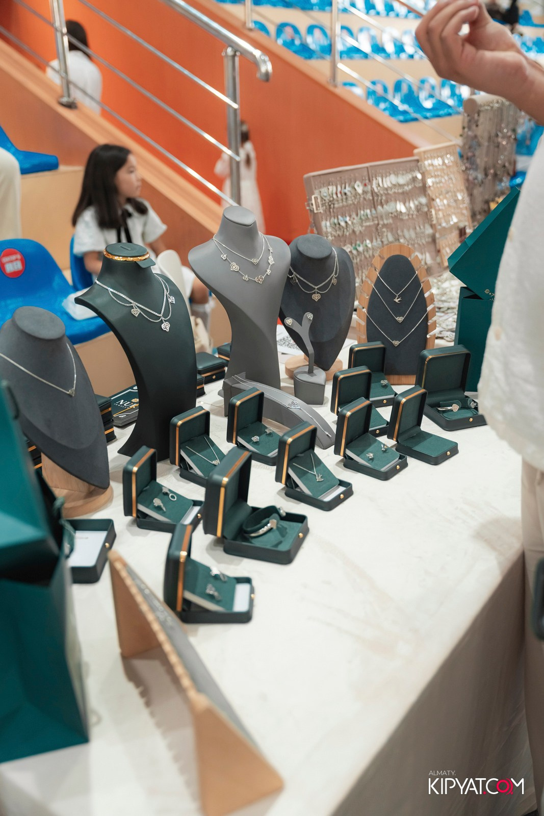 ETHNO POP-UP STORE, SABANTOI B SADU ARENA. КИПЯТКОМ АЛМАТЫ!