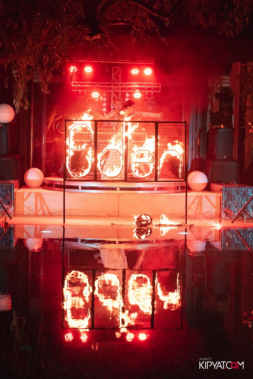 EDEN POOL & BAR. КИПЯТКОМ АЛМАТЫ!