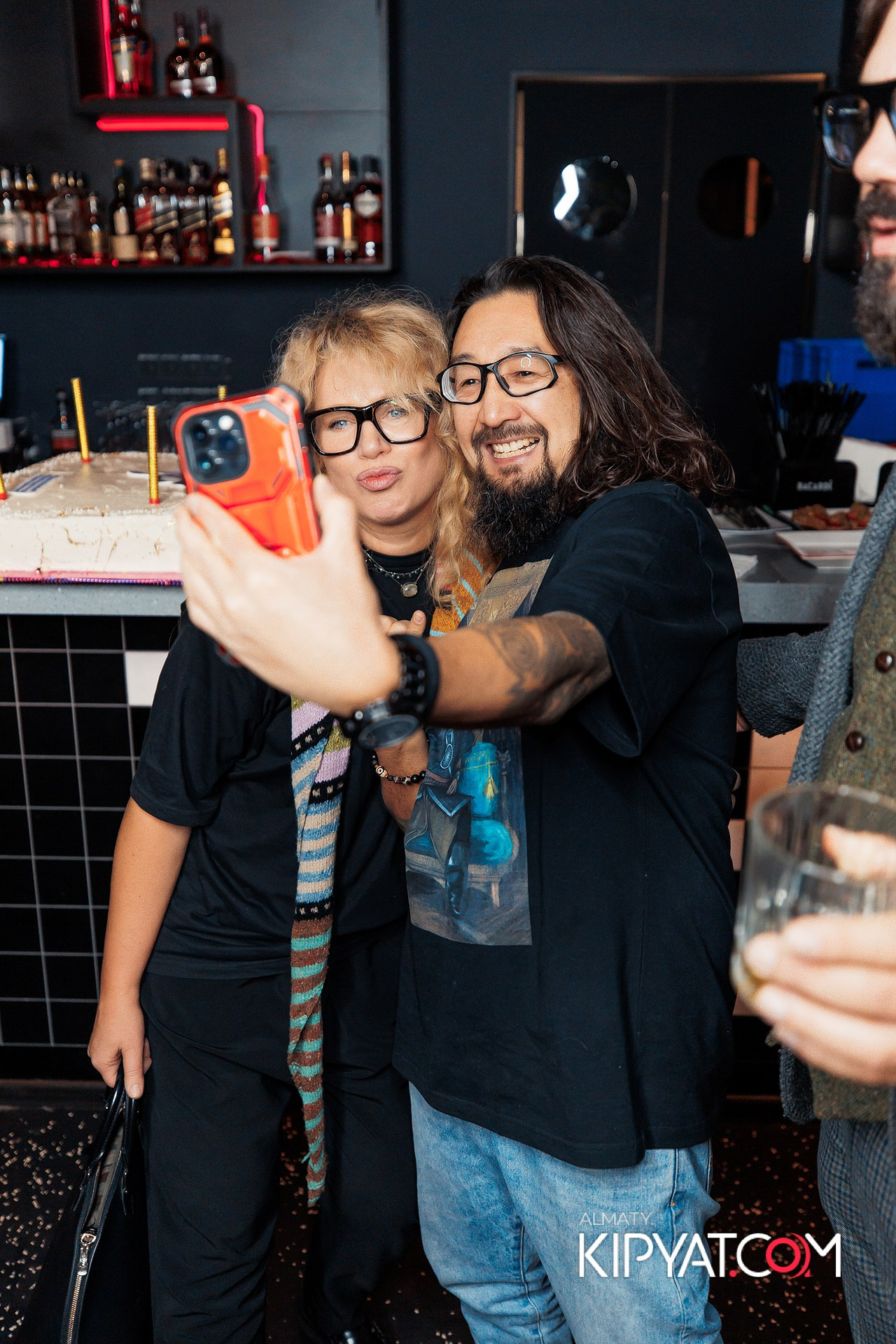 ПРЕЗЕНТАЦИЯ КНИГИ ВИКТОРА ЕЛИСЕЕВА. КИПЯТКОМ АЛМАТЫ!