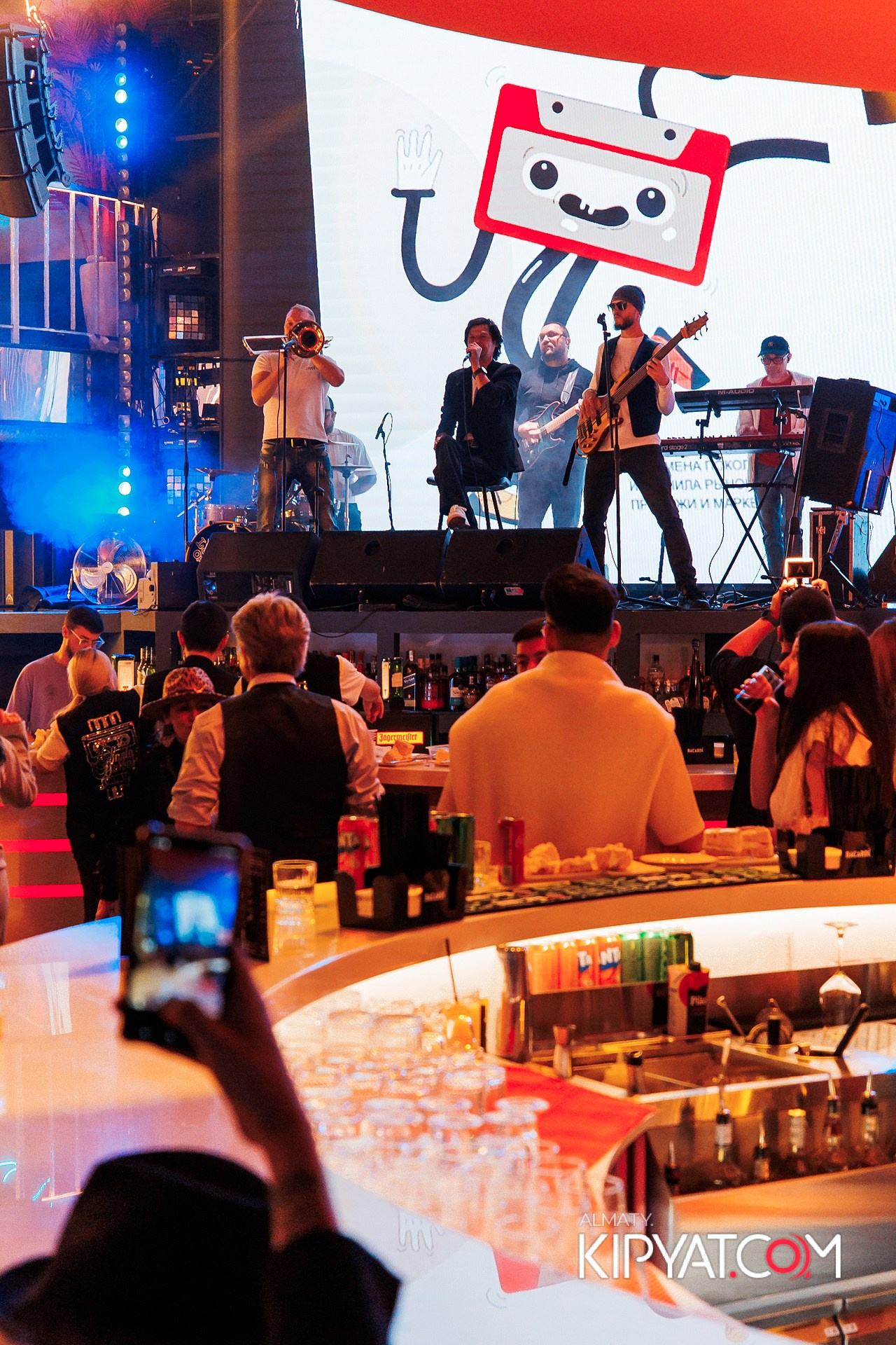 ПРЕЗЕНТАЦИЯ КНИГИ ВИКТОРА ЕЛИСЕЕВА. КИПЯТКОМ АЛМАТЫ!