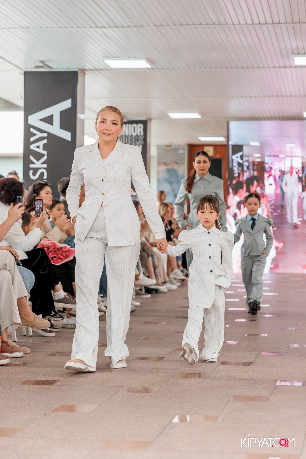 JUNIOR FASHION SHOW. КИПЯТКОМ АЛМАТЫ!