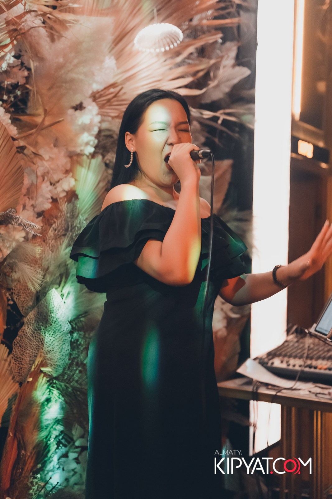 БАР ПАНАЕХАЛИ НА ДОСТЫК. КИПЯТКОМ АЛМАТЫ!