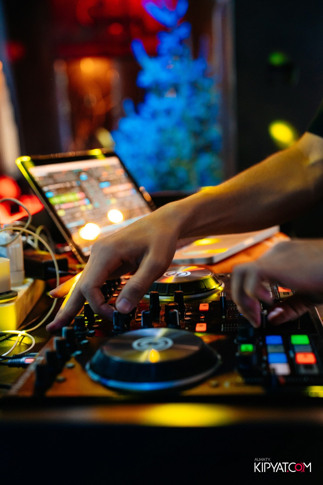 MOOD KARAOKE & TERRACE. КИПЯТКОМ АЛМАТЫ!