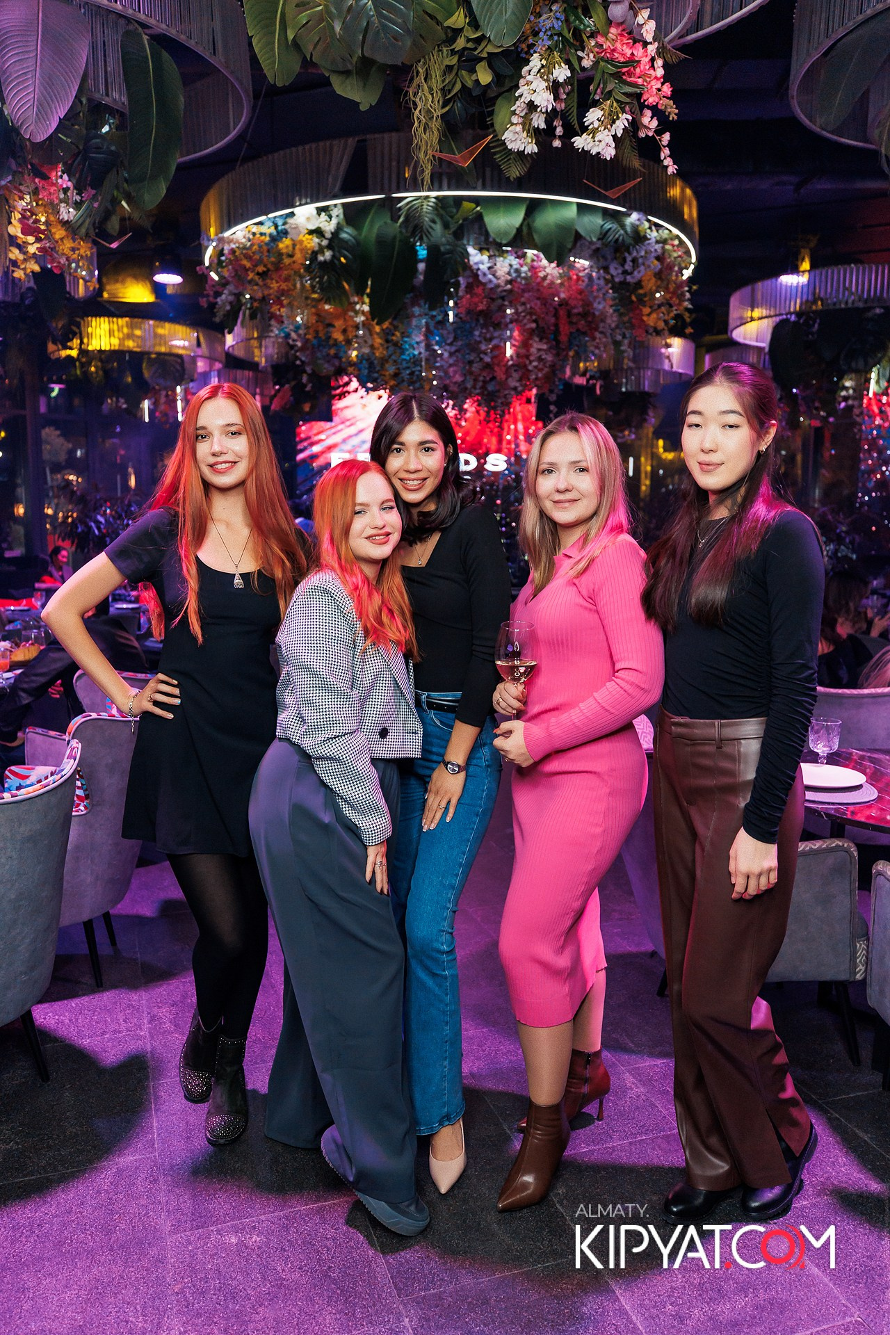 FRIENDS BAR & TERRACE. КИПЯТКОМ АЛМАТЫ! Фотосъемка мероприятий в Алматы