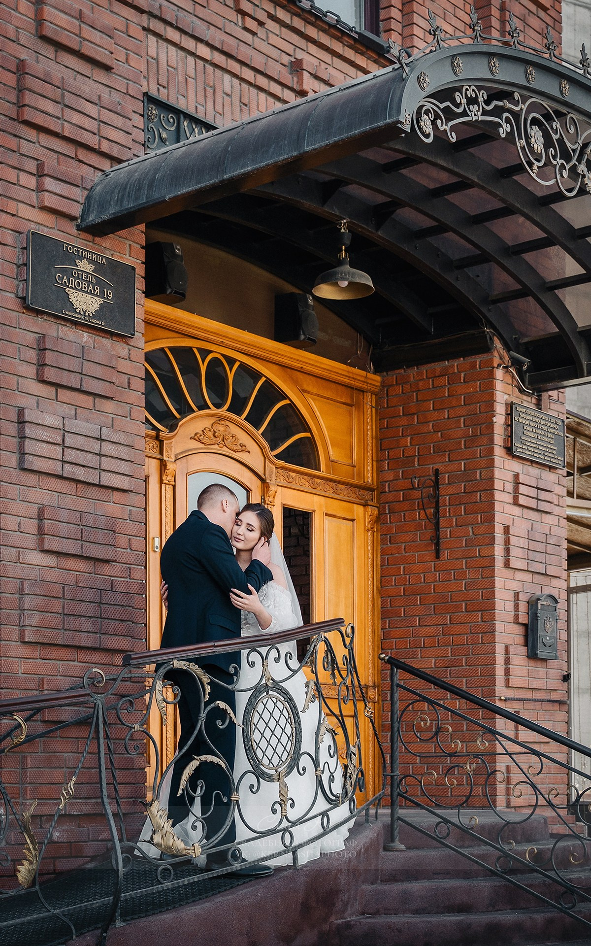 Творческий подход к свадебной фотосъёмке: уникальные ракурсы от Саши Кё.