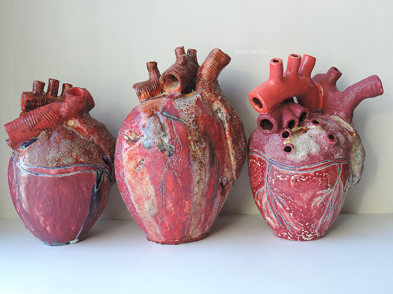 Керамическое сердце. Ручная лепка с добавлением стекла,  речного песка, роспись ангобами и глазурями. Авторская керамика Марии Чудиной Ceramche, ручная работа, высокий обжиг.