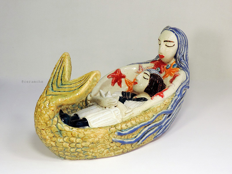 Авторская керамика Марии Чудиной Ceramche. Керамическая скульптура Мечтание выполнена вручную из шамота, расписана ангобами и глазурями.