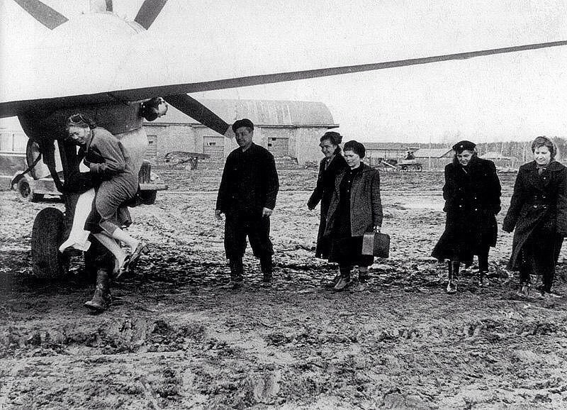 Исторические фотографии. Фотоальбом показывающий увлекательный мир авиации и мир медведей Андрея Иванова