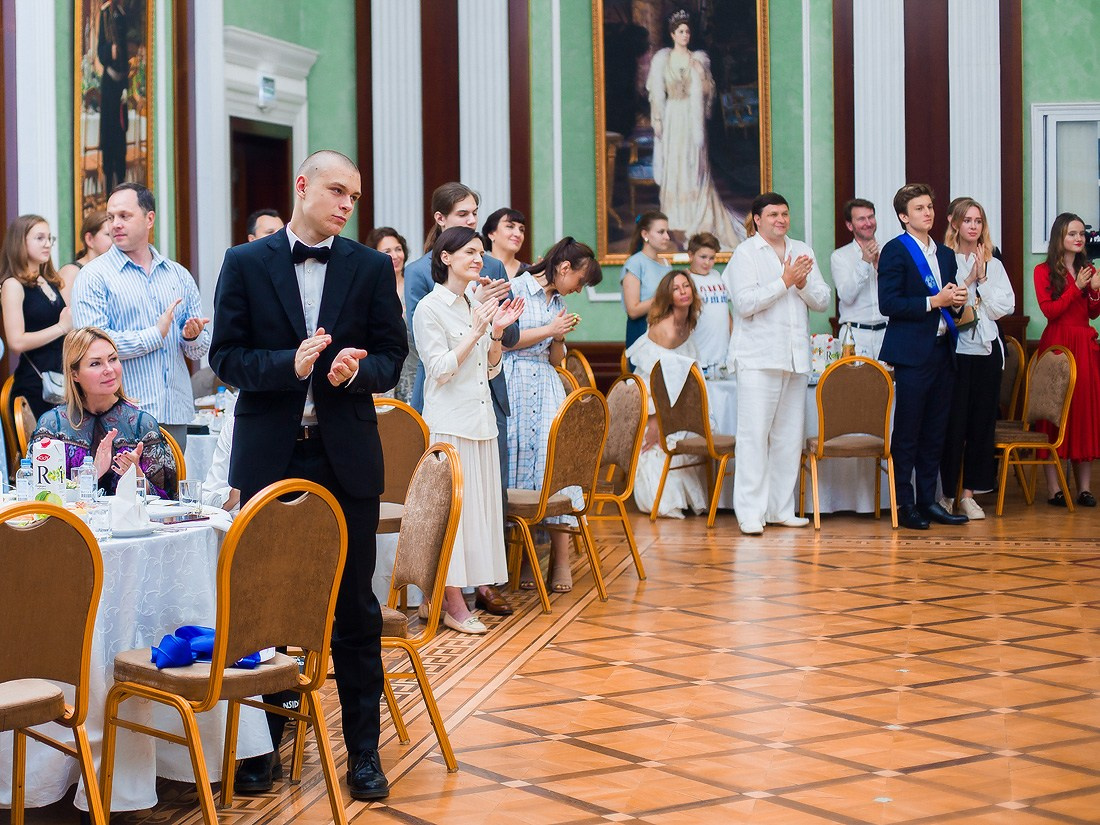 Выпускной в гимназии «Василиада». Репортажный фотограф Борис Геер