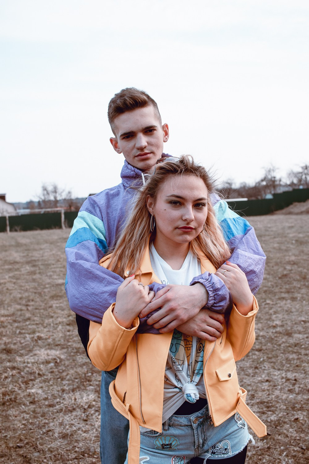 Фотосъемка в стиле 90х для 11 класса в Серпухове для выпускного альбом. Выпускные альбомы в Серпухове