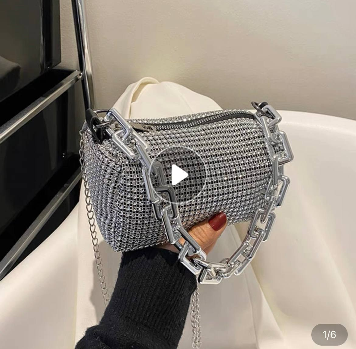 Прокат одежды для фотосессии. Фотостудия где не нужен фотограф. Автопортретная фотостудия «MySelf» в Самаре