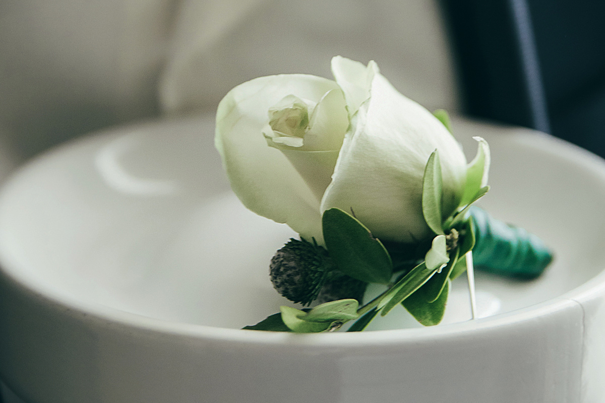 Бутоньерка из роз