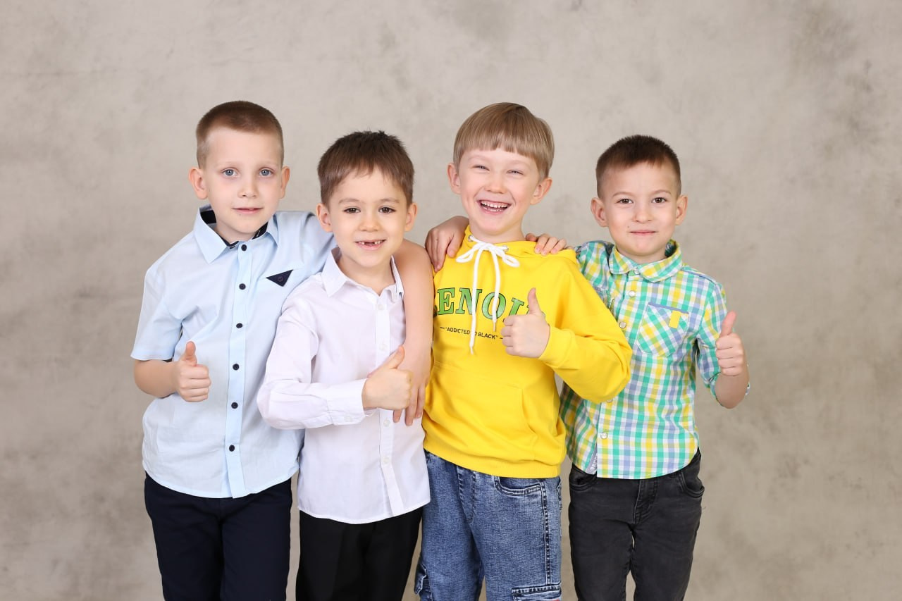 Выпускные альбомы для детского сада печать на заказ. Выпускные альбомы в Тюмени для школ, садов, вузов спортивных секций