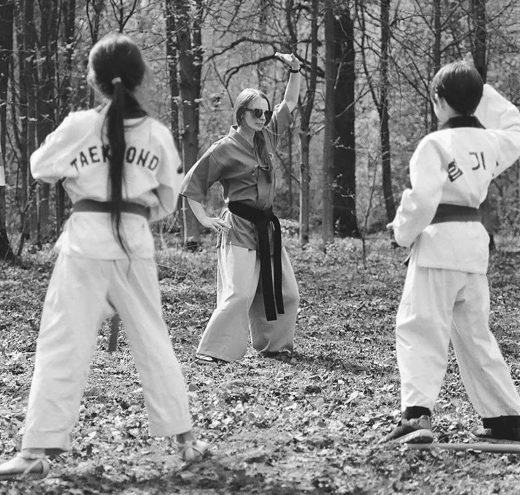 Занятия гуппы хапкидо в парке. Балетный фотограф Москва Майоров Николай