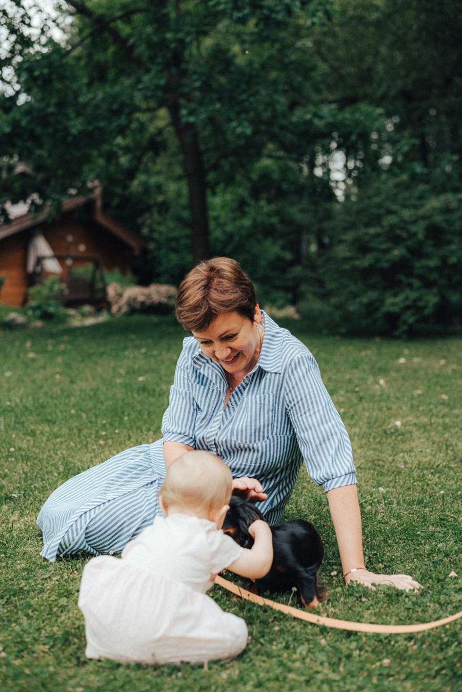 Коля, Ксюша, Саша, Андрей, Кира и бабушки | на даче