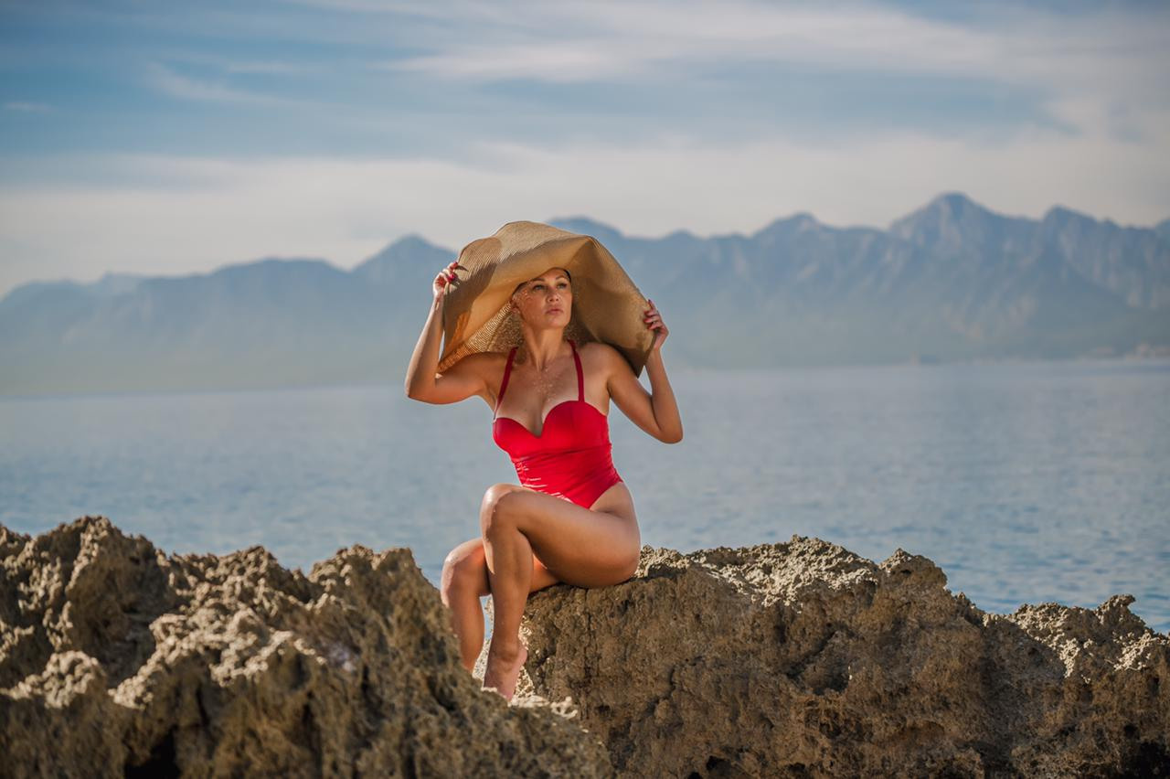 Шляпа с широкими полями. Профессиональный фотограф в Турции Анталии Кемере Сиде Белеке Алании