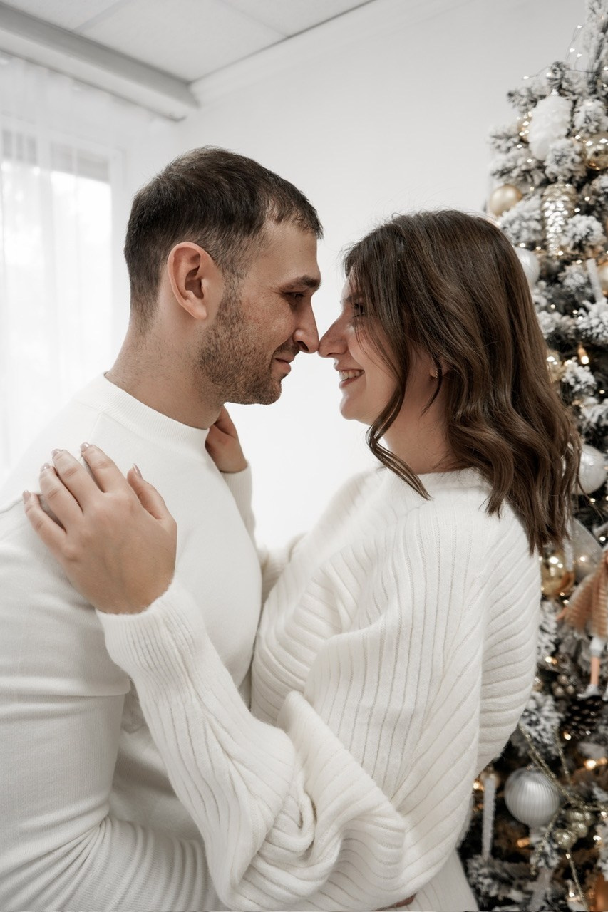 Семейный фотограф в Батайске и Ростове-на-Дону. Новогодняя фотосессия в студии Белый кролик. Свадебный фотограф в Ростове-на-Дону. Таинство Крещения и Венчания, семейные фотосессии. Алёна Чёботова