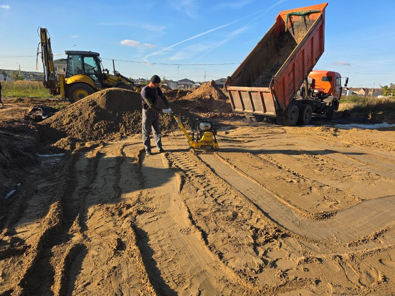 Послойная трамбовка песка 