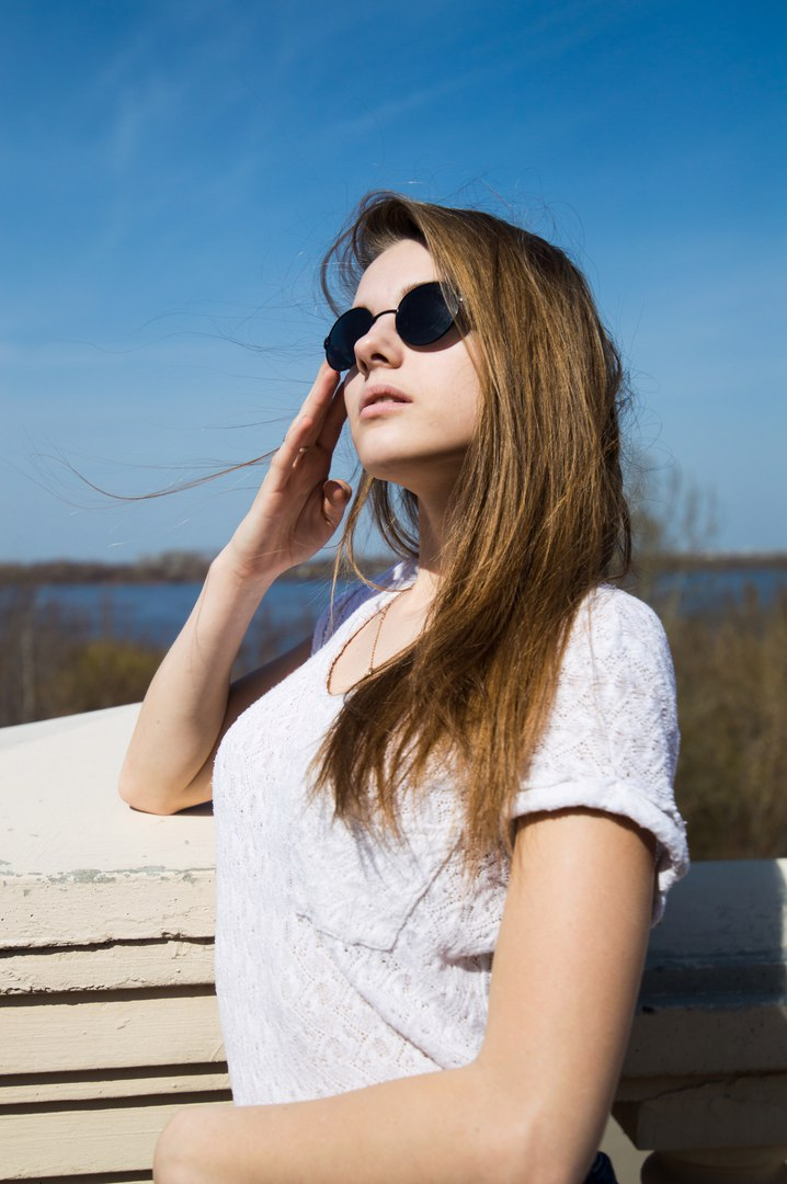 Портретная фотография молодой девушки на улице. Нижний Новгород