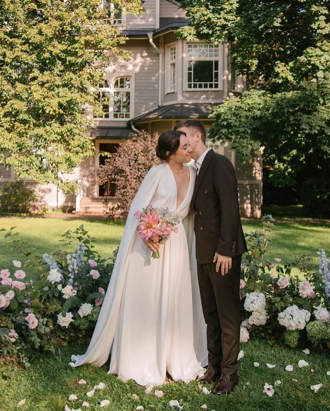 Камерная свадьба на площадке загородного клуба Forest Symphony