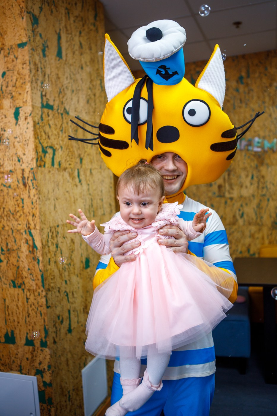 Софья 1 годик. Детская комната «Локо мотив» Волжский. Фотографы в городе Волгограде — Людмила Агеева и Алексей Околелов