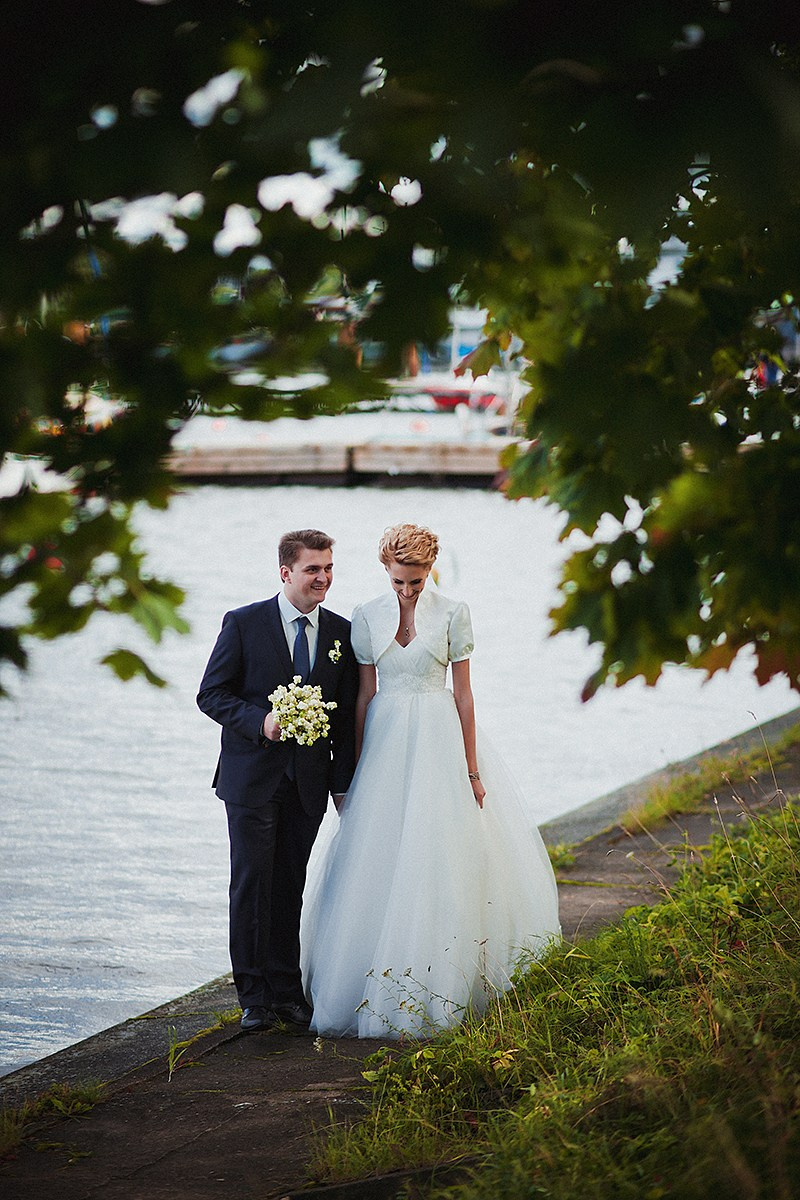 Свадебная прогулка Алекса и Даши. Фотограф крещение венчание в Петербурге! Помогает подобрать храм и посоветовал душевного батюшку в СПб