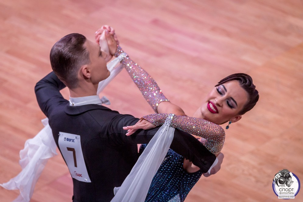 DANCE. Фотограф для маркетплейсов Михаил Бове