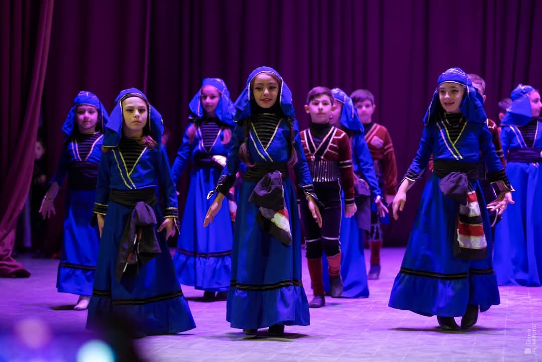 Грузинский танец. Портретный фотограф Денис Милютин