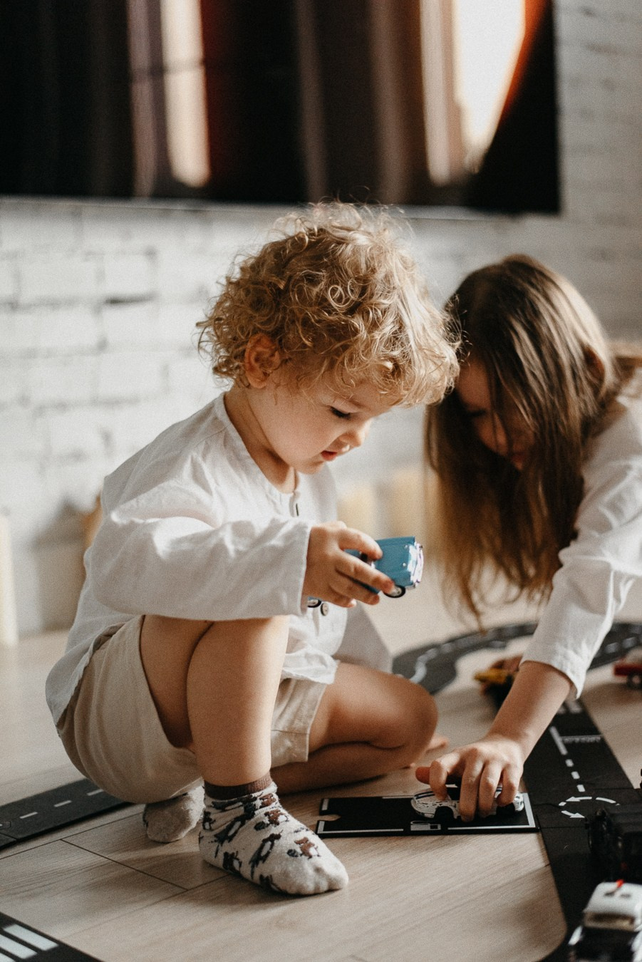 Костя, Яна, Кристина, Леон | дома