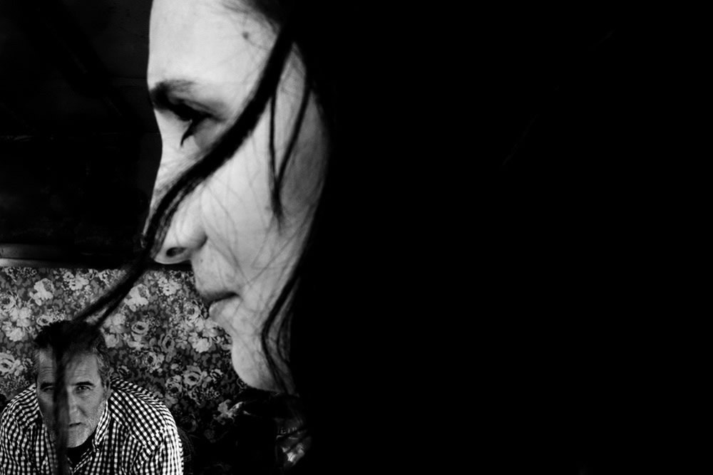 моментальная уличная фотография Марии Спирополу с движением людей в городе