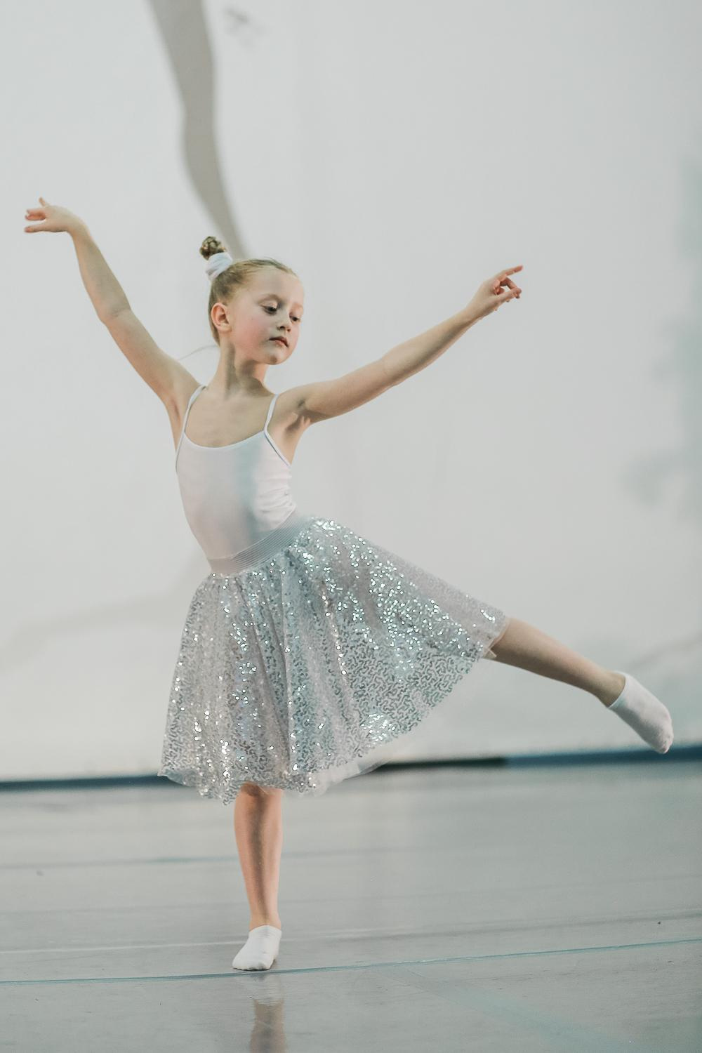 Выступление танцевального центра Дункан. Антонина Морозова, профессиональный семейный фотограф видеограф