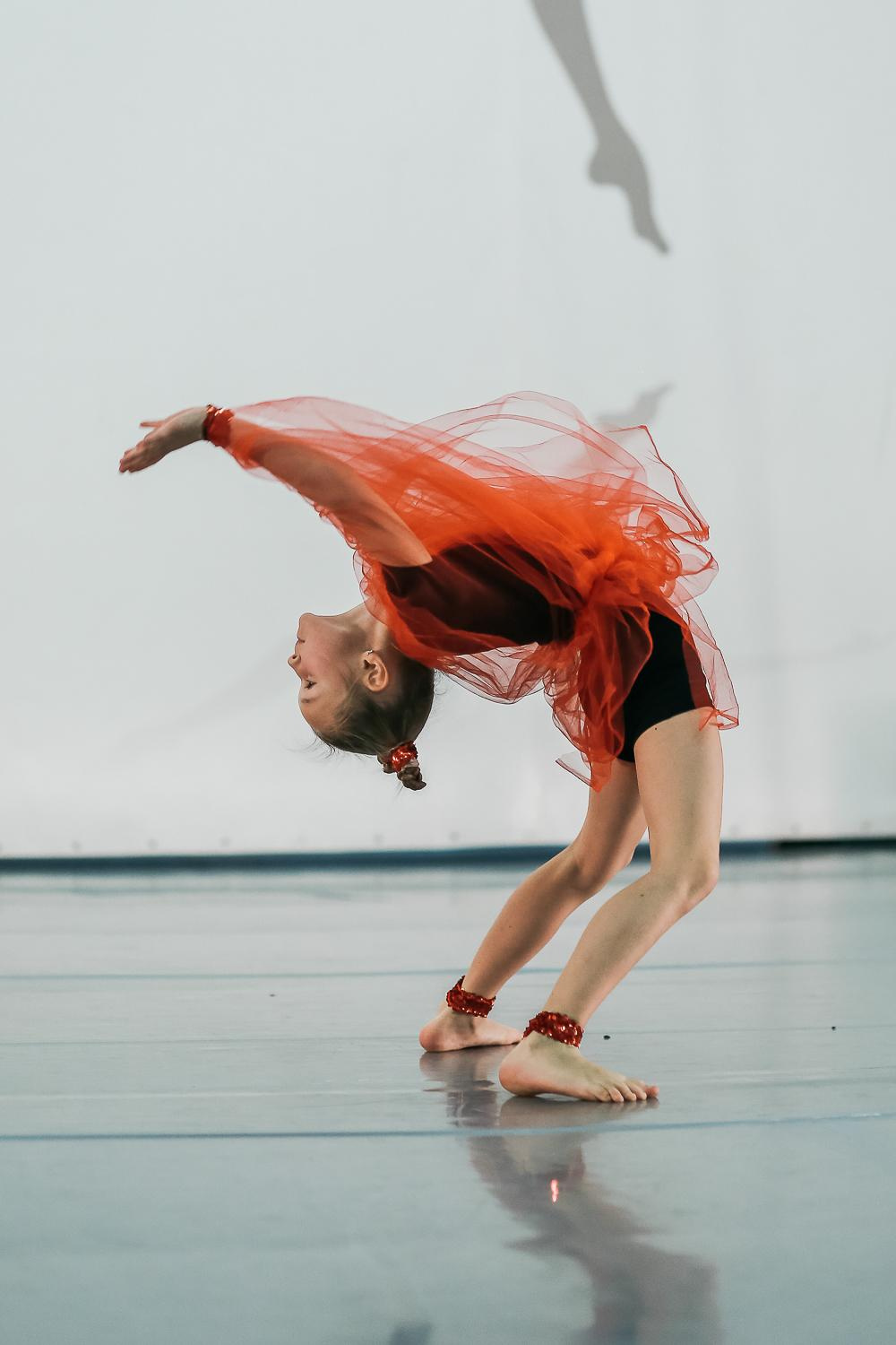 Выступление танцевального центра Дункан. Антонина Морозова, профессиональный семейный фотограф видеограф