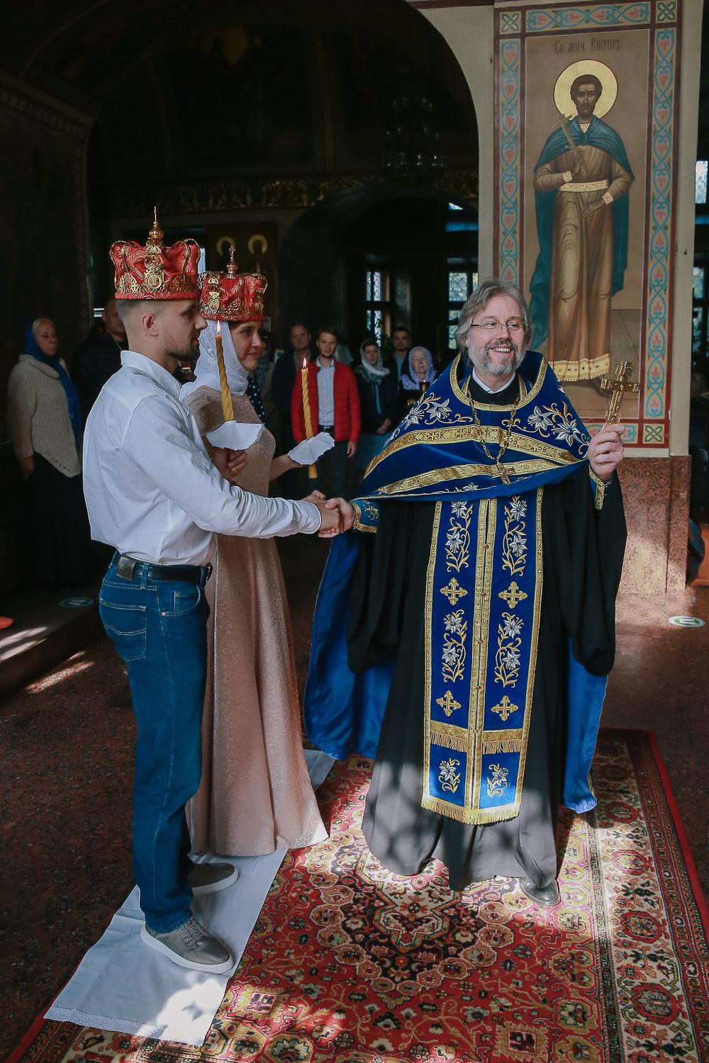 Венчание Евгения и Кристины. Храм Сергия Радонежского. Антонина Морозова, профессиональный семейный фотограф видеограф