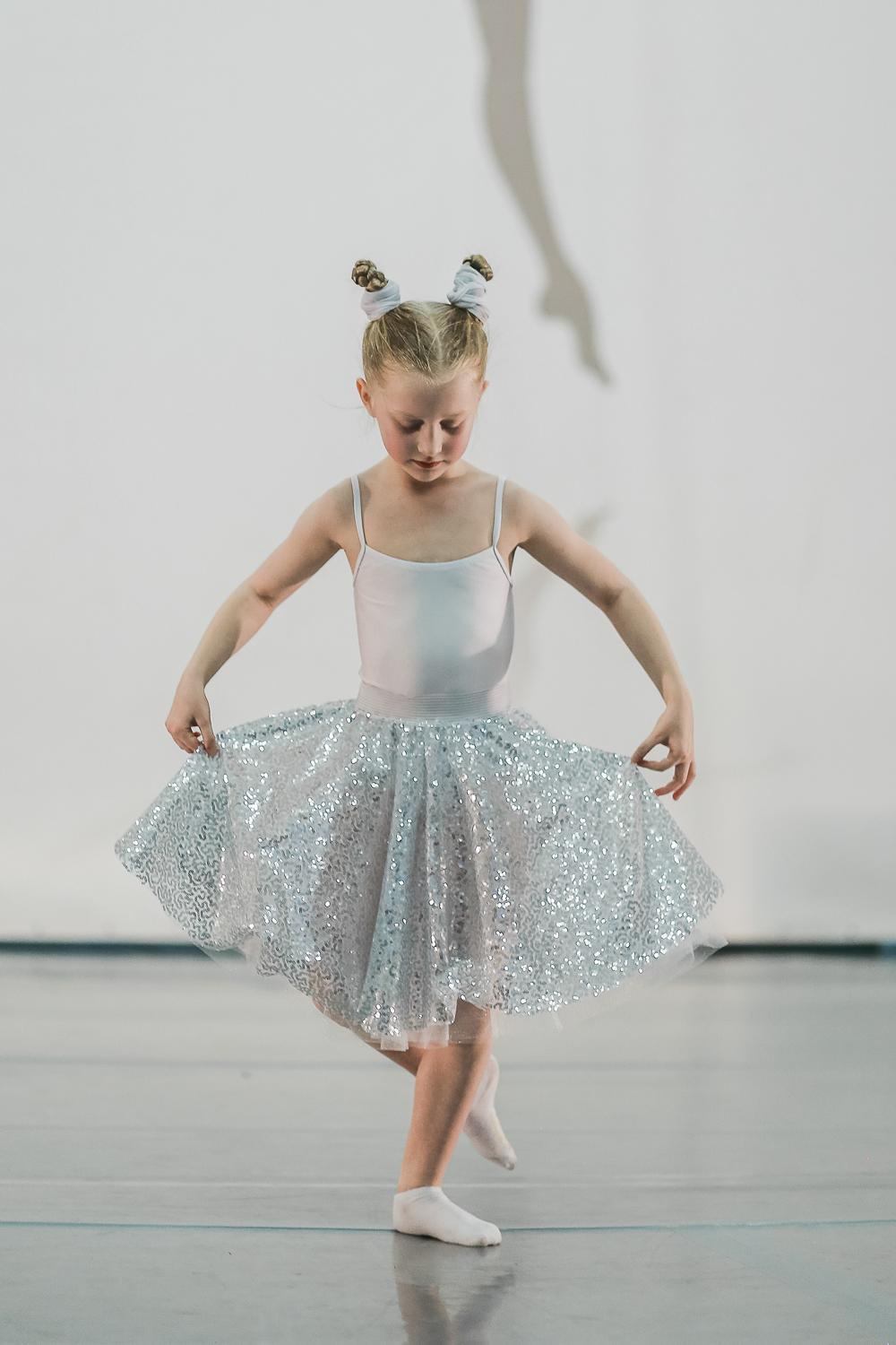 Выступление танцевального центра Дункан. Антонина Морозова, профессиональный семейный фотограф видеограф