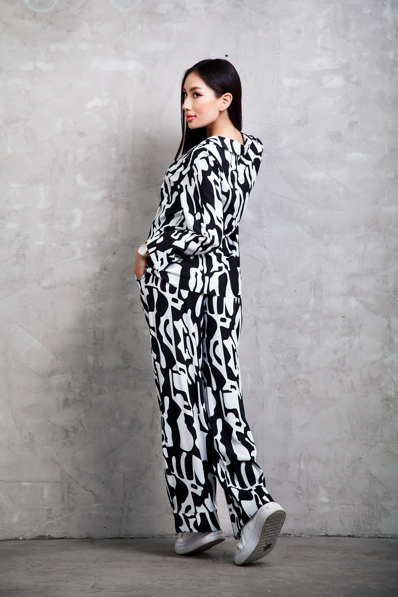 Реклама женской одежды. Натан Супервайзер по Продакшену