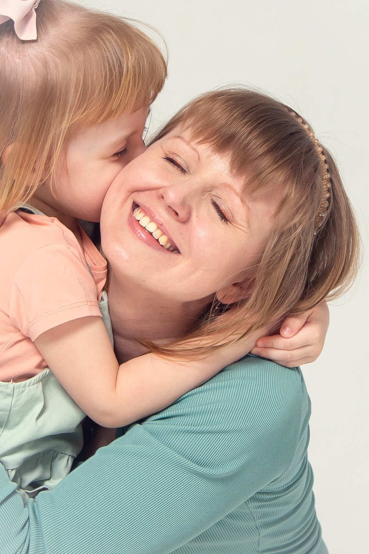 Семейная фотосессия в студии PHOTO ZALL в Москве. Семейный фотограф в Москве Влада Лунина
