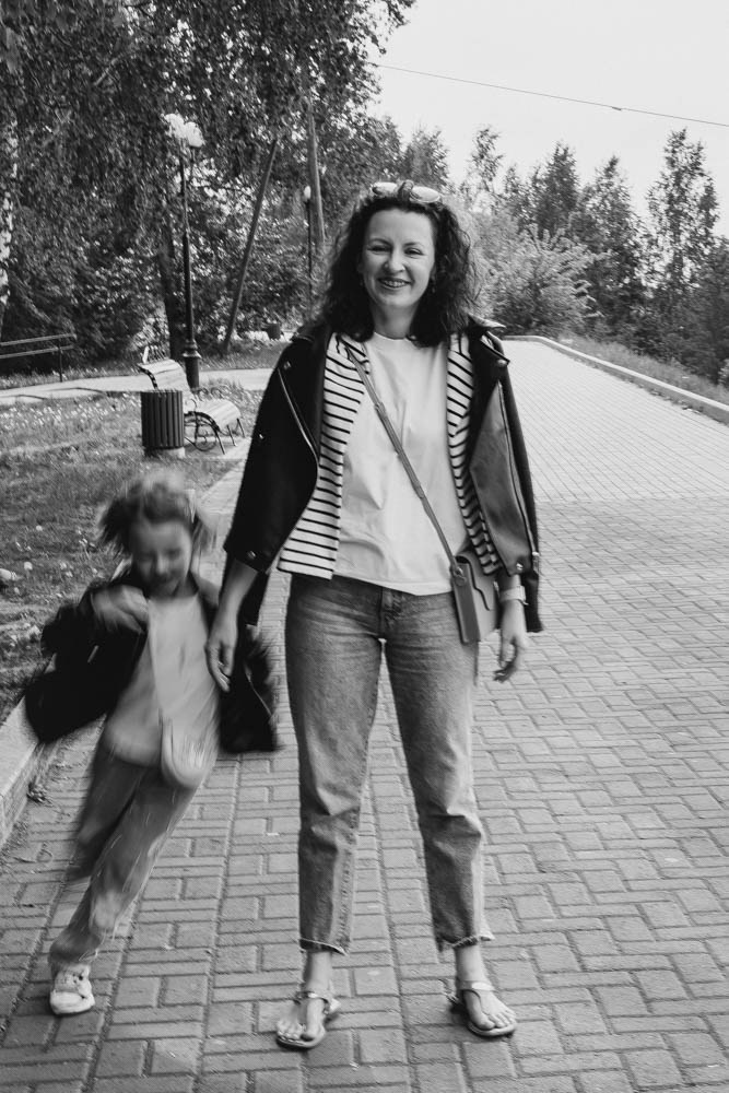 Маня и Аня ранним утром 🤍. Семейный фотограф в Томске Зарина Азизбаева