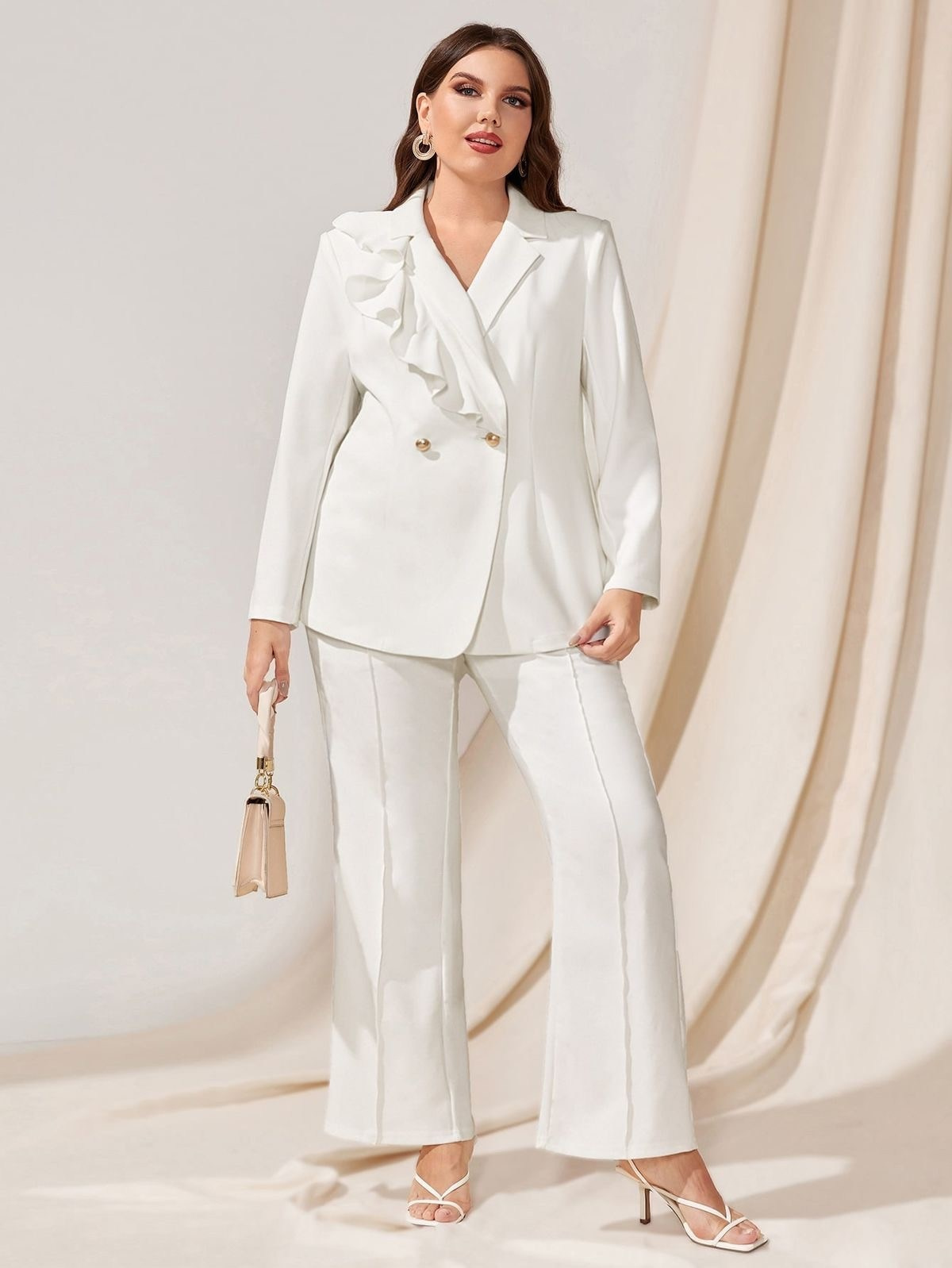 съемка женской одежды Plus Size для маркетплейсов 