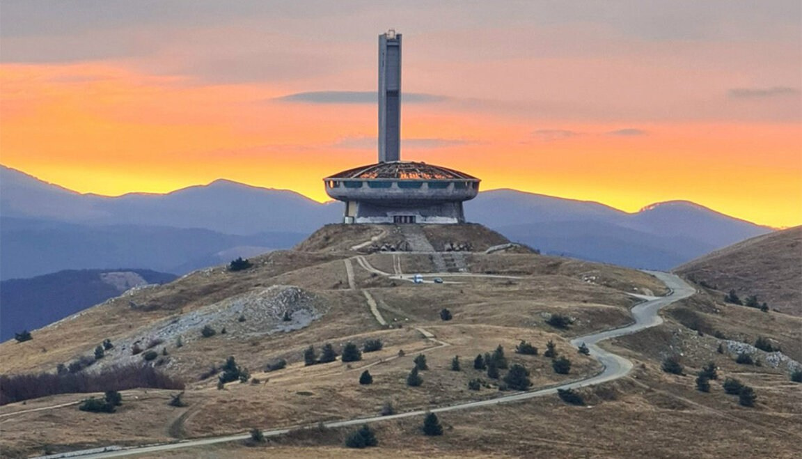 Заброшенный коммунистический дворец Бузлуджа Болгария -29000 вос. Фотограф для маркетплейсов Михаил Бове