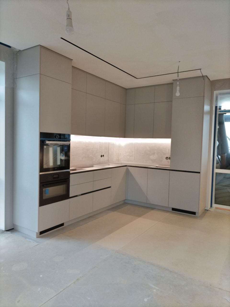 Фото с монтажа |Мебель на заказа: кухни, шкафы и т.д. в Томске. ГУДРУМ — Мебель на заказ в Томске | Кухни | Шкафы | Стулья и Столы