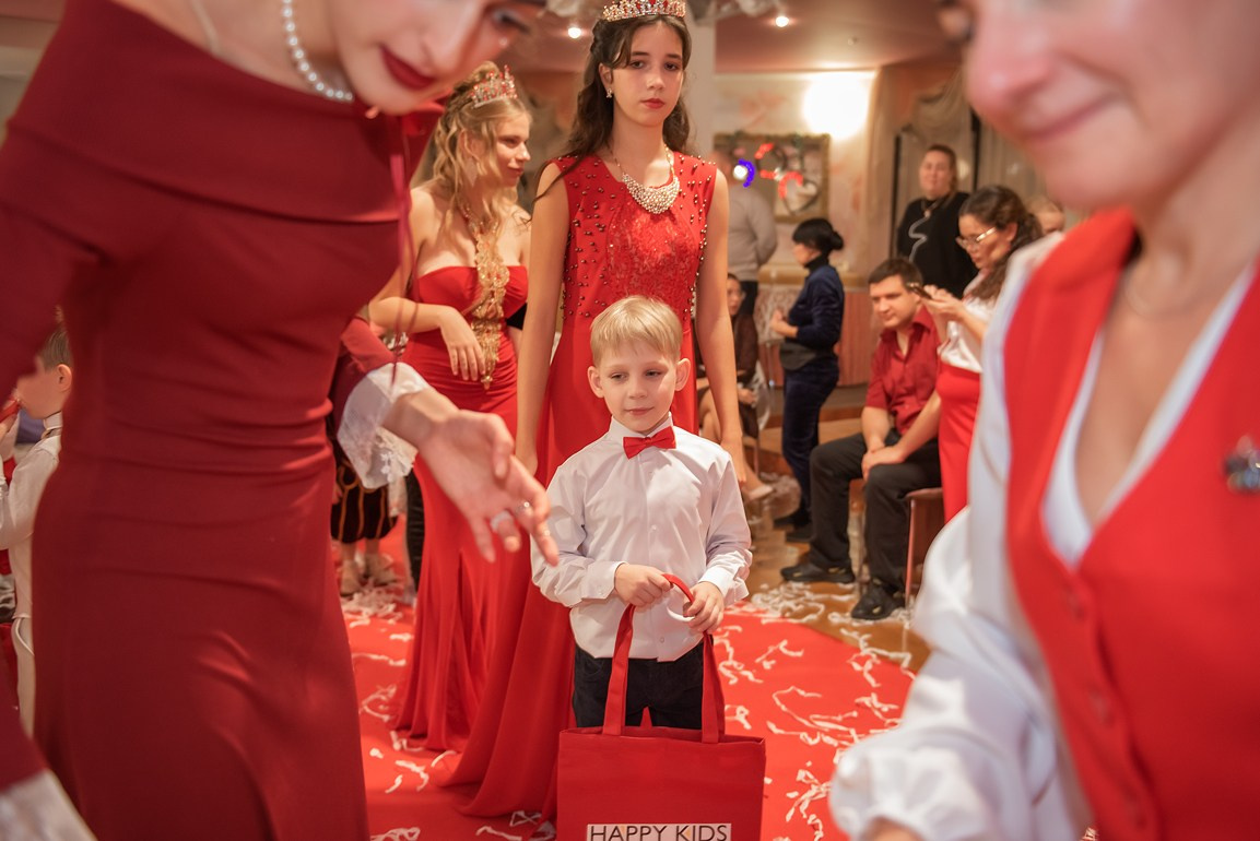 Выпускной в детской школе моделей HAPPYkids 2024. Семейный и коммерческий фотограф в Сочи Александр Бодунов
