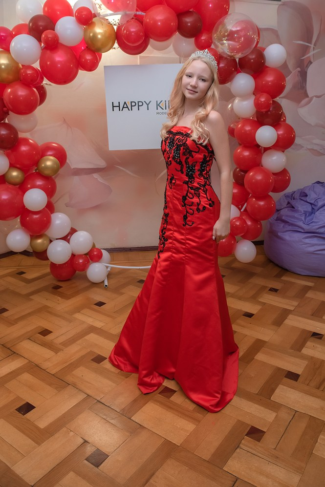 Выпускной в детской школе моделей HAPPYkids 2024. Семейный и коммерческий фотограф в Сочи Александр Бодунов