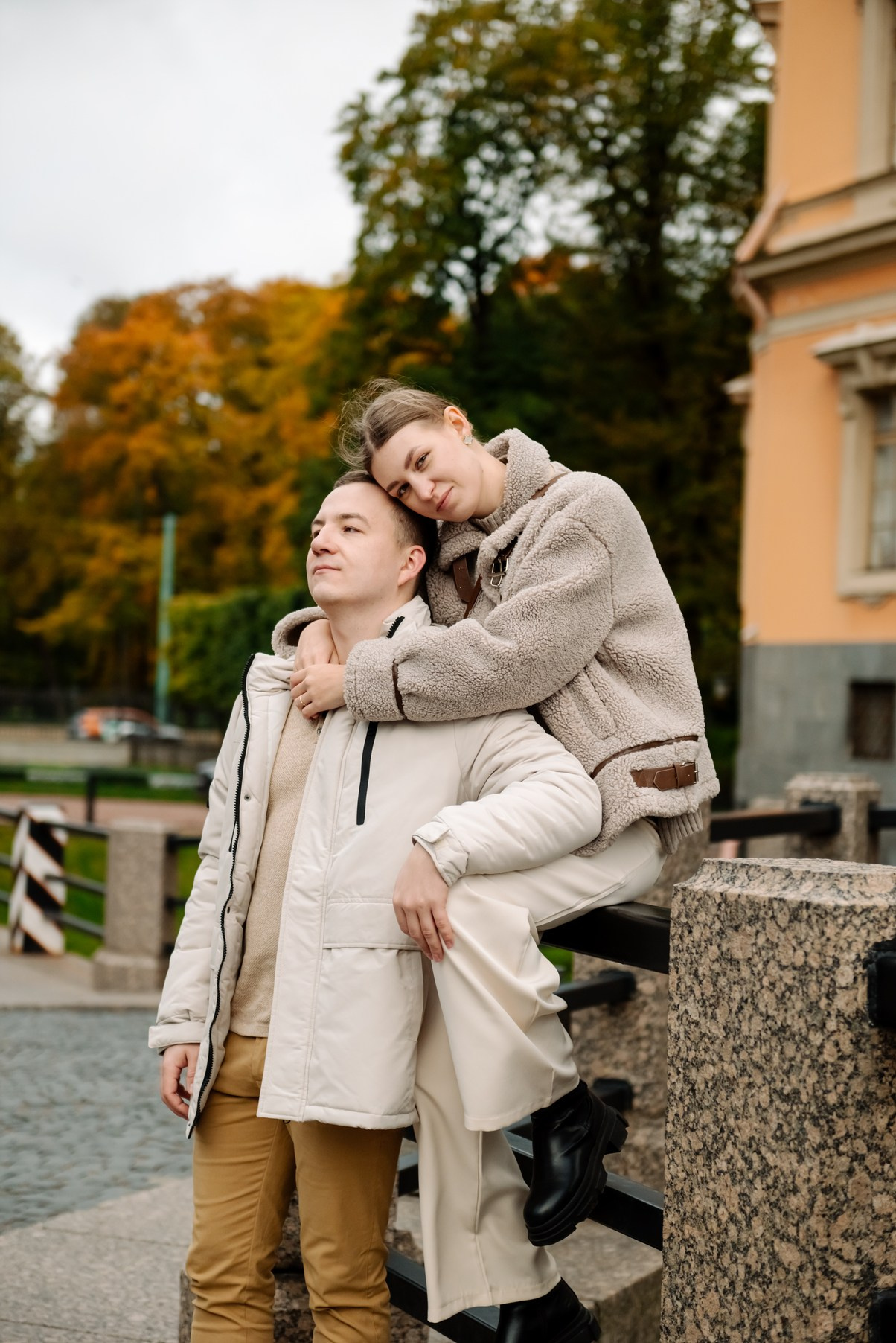 Осенняя фотосессия с парнем в Питере в центре города. Свадебный и сеейный фотограф в Санкт-Петербурге Елена Худякова